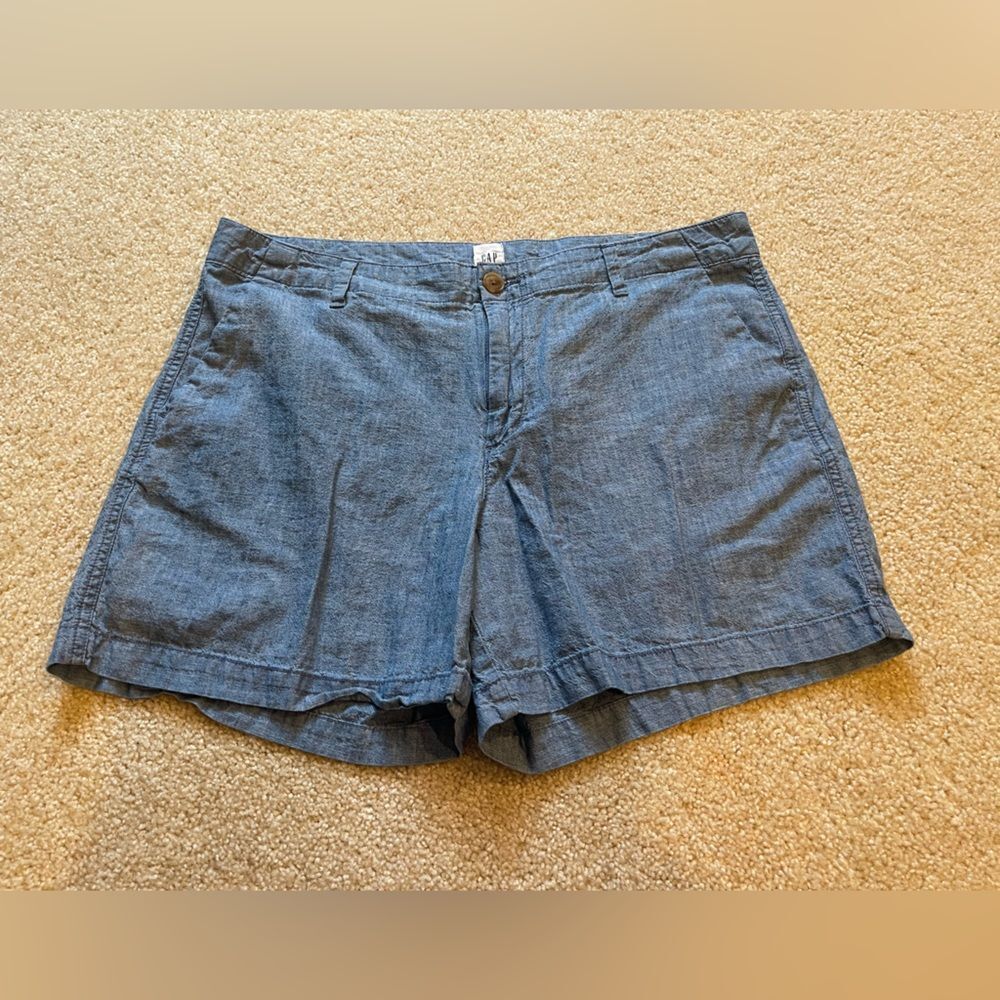 Women’s Gap shorts